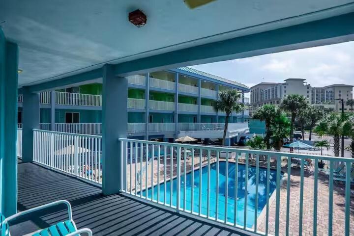 Steps From The Beach, Pool Access 克利尔沃特 外观 照片